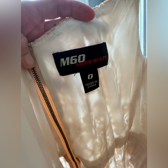 Miss Sixty peach lace sundial/seashell keyhole dress size 0 but fits like a 2 🐚 - Picture 5 of 6